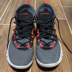 Under Armour Men’s SC Steph Curry Basketball Shoe 3ZERO 3020613 101 Charcoal